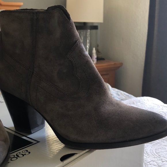 Frye booties size 7 worn - Picture 2 of 2